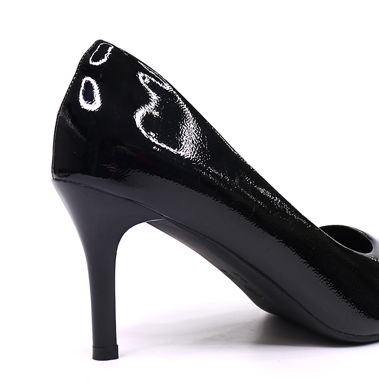 BLACK PATENT LEATHER HIGH HEELS